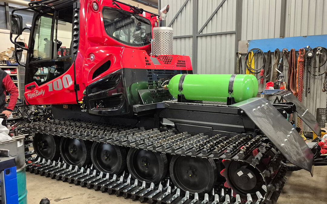 Kessu Oy toimitti Vieremälle maailman ensimmäisen biokaasulla toimivan latukoneen.