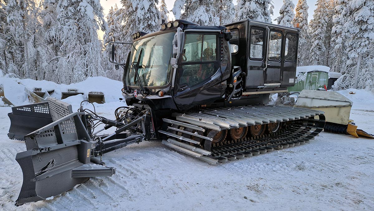 pistenbully-kabiinilla